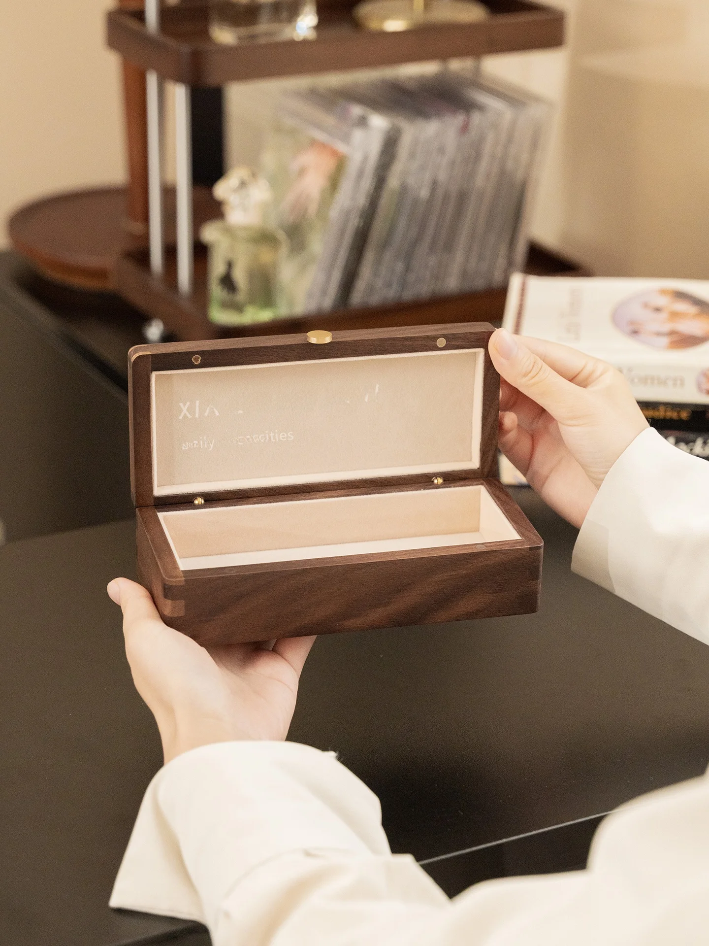 平成時代の懐かしい筆箱とは？アート感溢れる木製収納ボックスの実際と価格比較