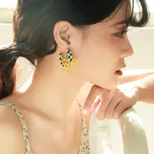 個性的なデザインのリボン型イヤリング【ハンドメイド・爽やかな夏のアクセサリー】