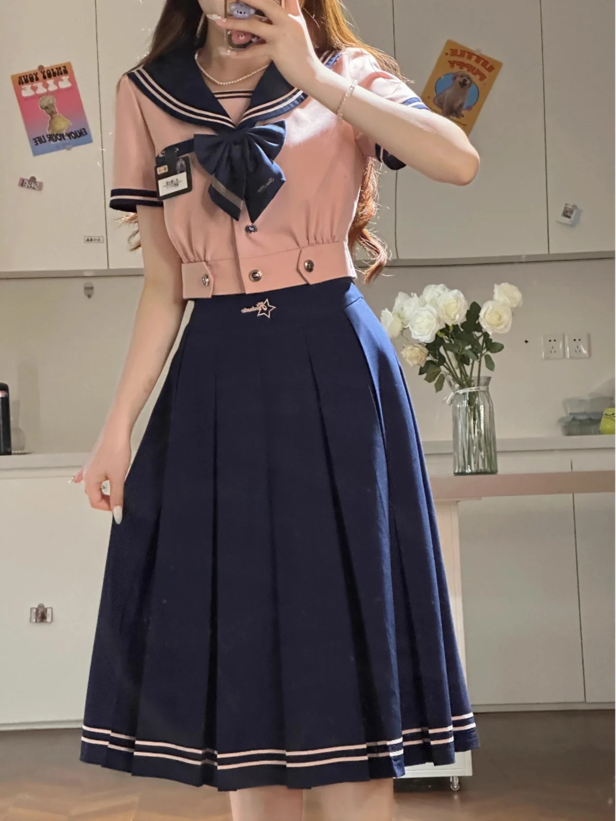 夏の桜柄ピンク学院風水手服：着崩し防止のための軽量棉素材と実用性の検証