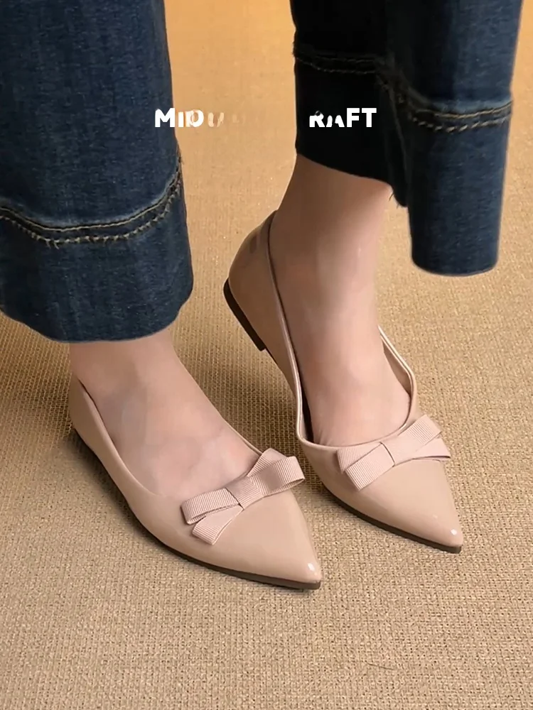 通勤の足が痛くなる前に、この1本で解決できる？美しいピンクのバレリーナシューズの本当の魅力とは
