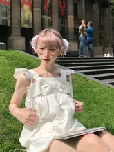 白色系リボン付き可愛い花畑デザインのトップスとショートパンツ（セットアップ対応）
