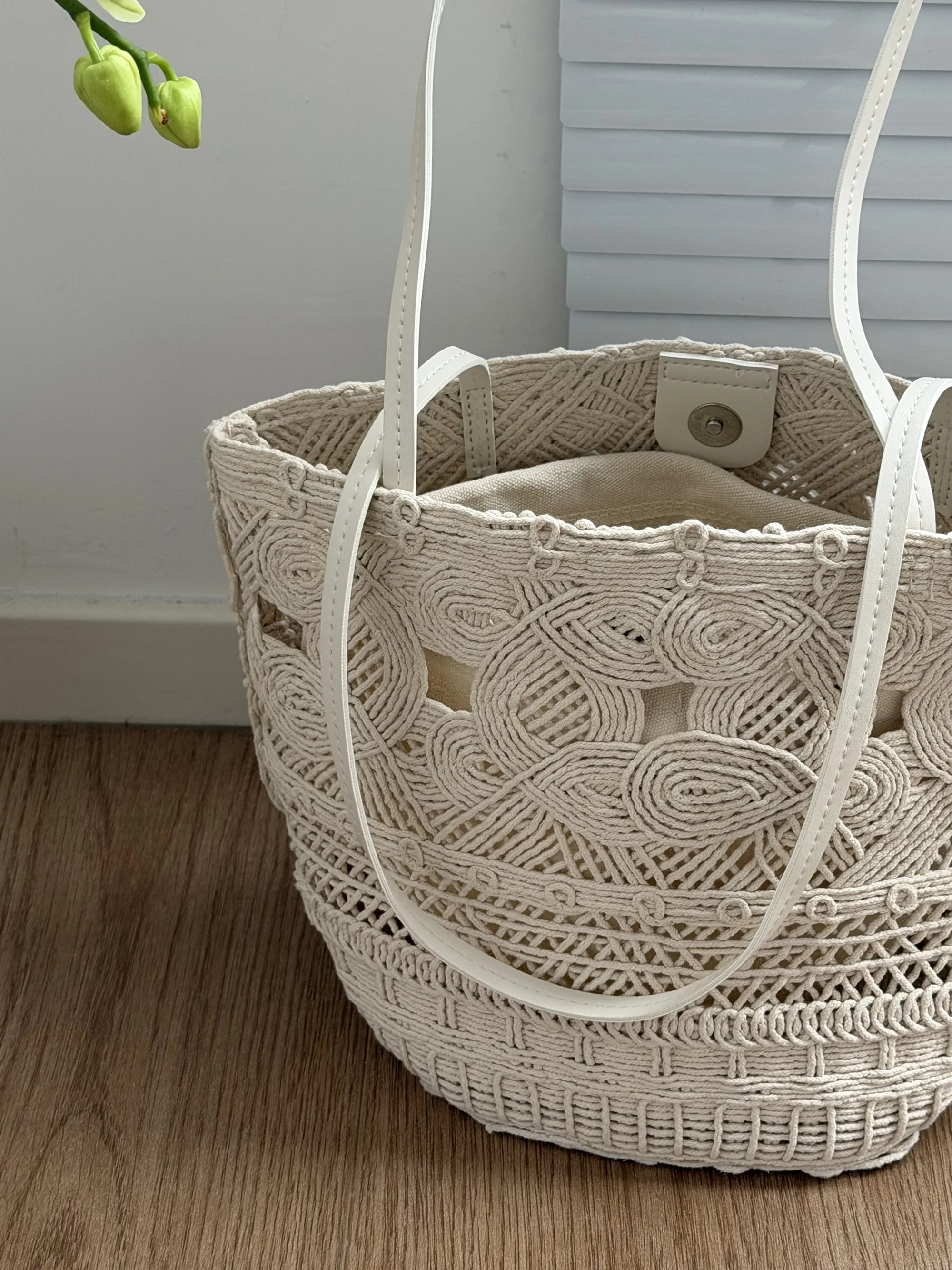 夏の日に何を選びたい？編み込みトートバッグが本当に夏らしい理由とは？