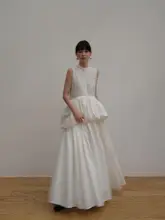 junna デザインのコットンフリル付きノースリーブマキシシャツドレス【通勤用・立ち襟・花苞デザイン】