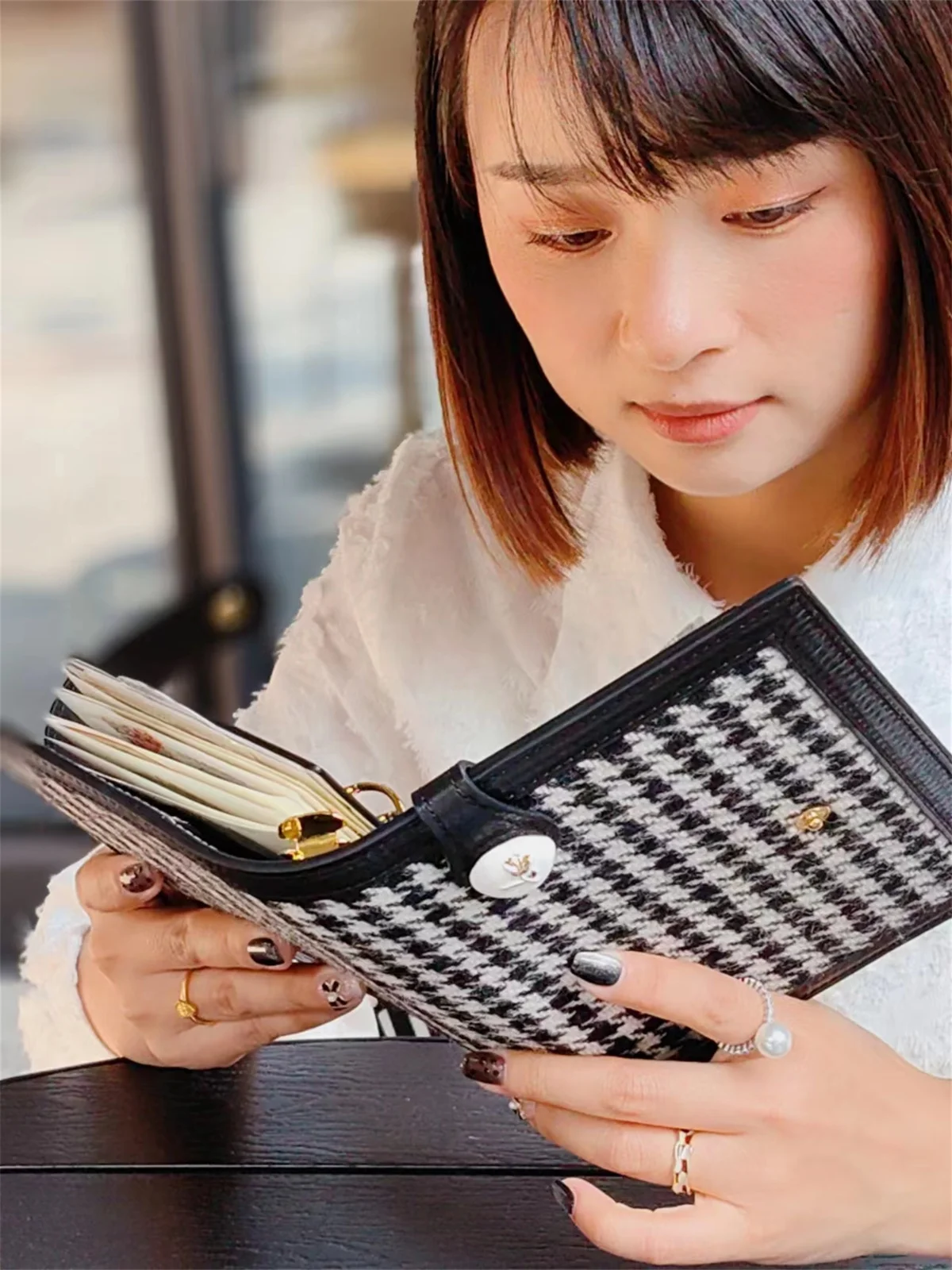 ヘプバーン風チェック柄ウール混手帳：A5サイズの活頁式レザー手帳の実用性と使い分け