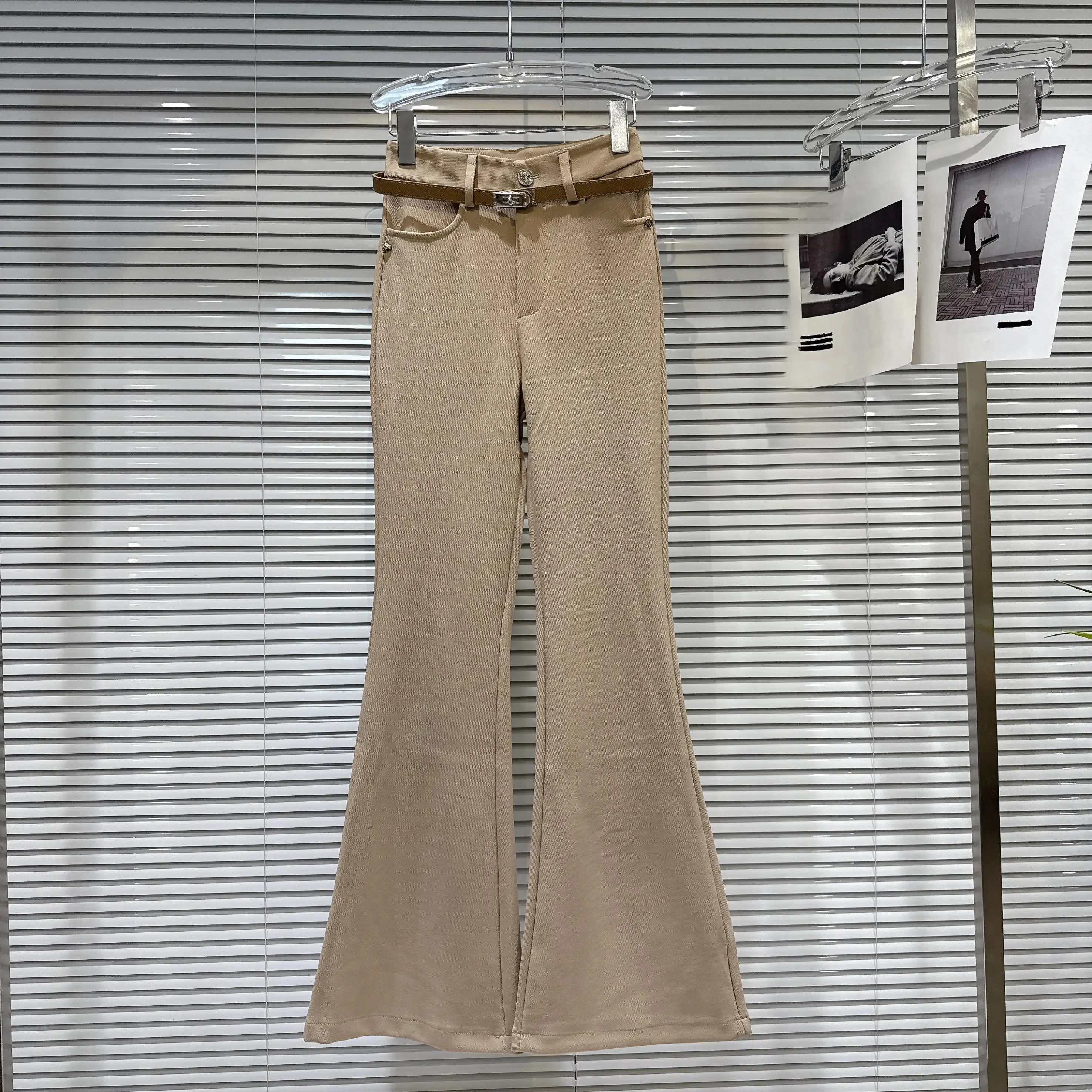 パンプスにベルトをつけるのは、本当に必要なのか？