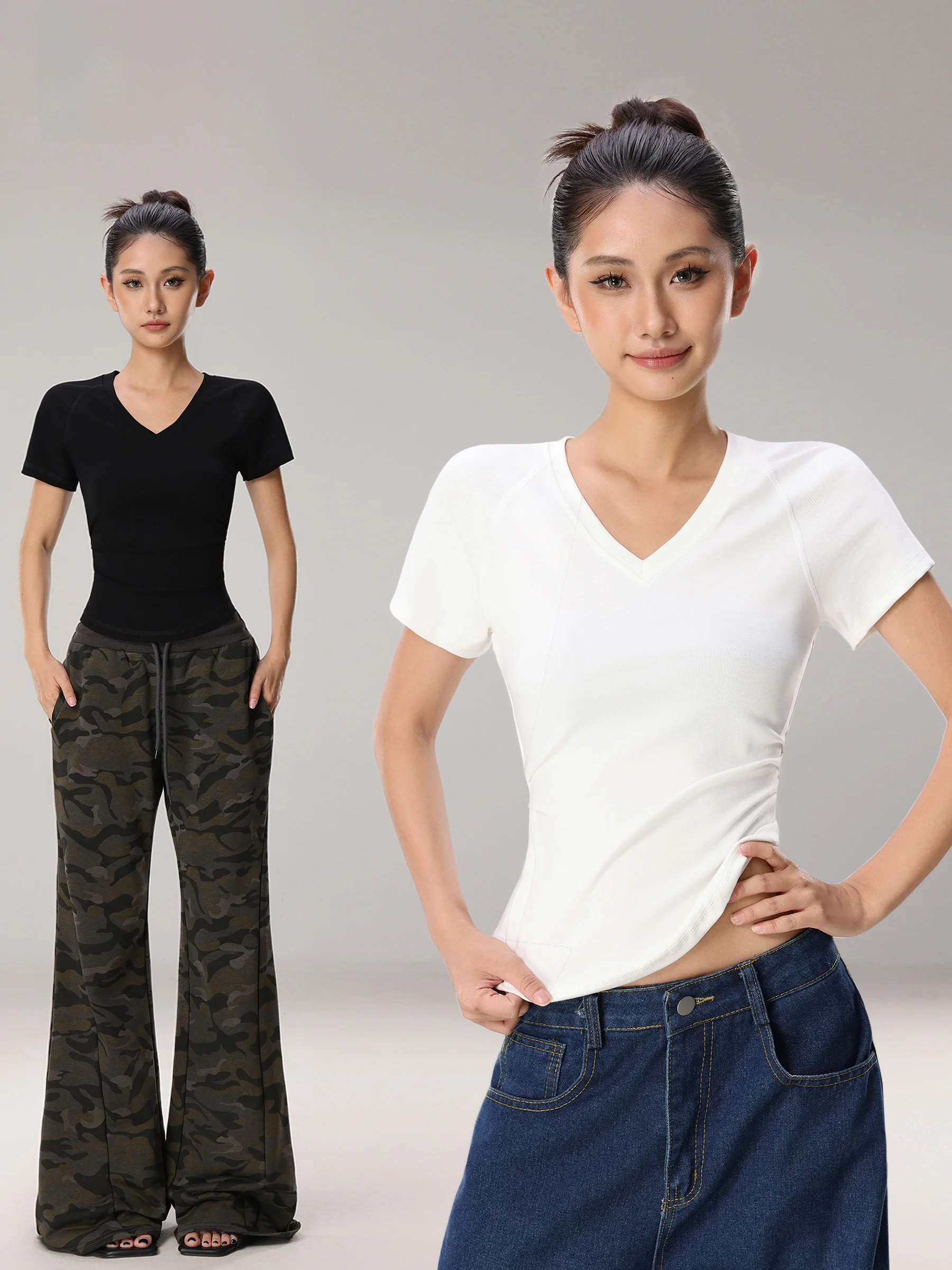 夏用褶皱デザインのVネックフィットTシャツ：通勤風の修身型レディーストレーナー選びの実証