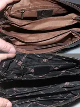 本革製のショルダーバッグ【肩掛け・スリムデザイン・三つの仕切り付き】