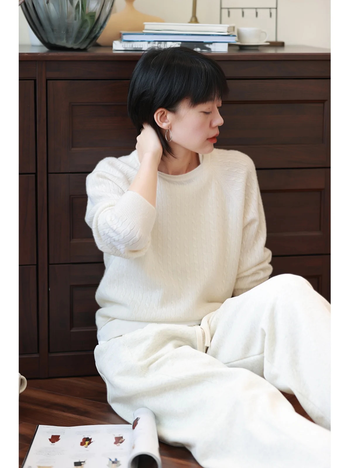 大人可愛い服 50代コーデ｜グレーブルー全羊毛ニットの心の温かみを徹底解説