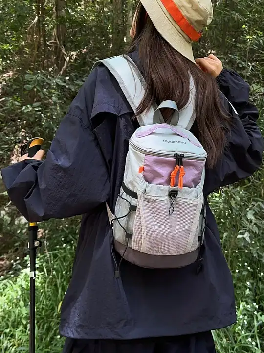 アウトドア登山用バックパック【女性用・小型・旅行・ハイキング対応】