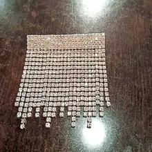 華やかなデザインの流れるフリンジブローチ【クリスタル装飾・ファッションアイテム】