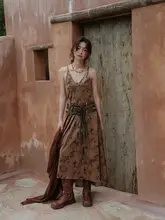 ボヘミアンデザインのベルト付きブラウンサテンキャミワンピース【スタイリッシュ・ロングスカート】
