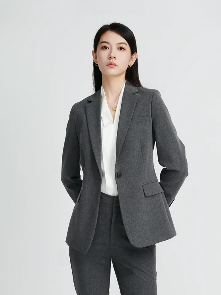 グレーのビジネススーツ【女性用・フォーマル・春用】（セットアップ対応）