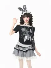 斜め襟の肩出しデザイン！星柄のショートスリーブTシャツ【夏用・ダメージ加工・女性用】