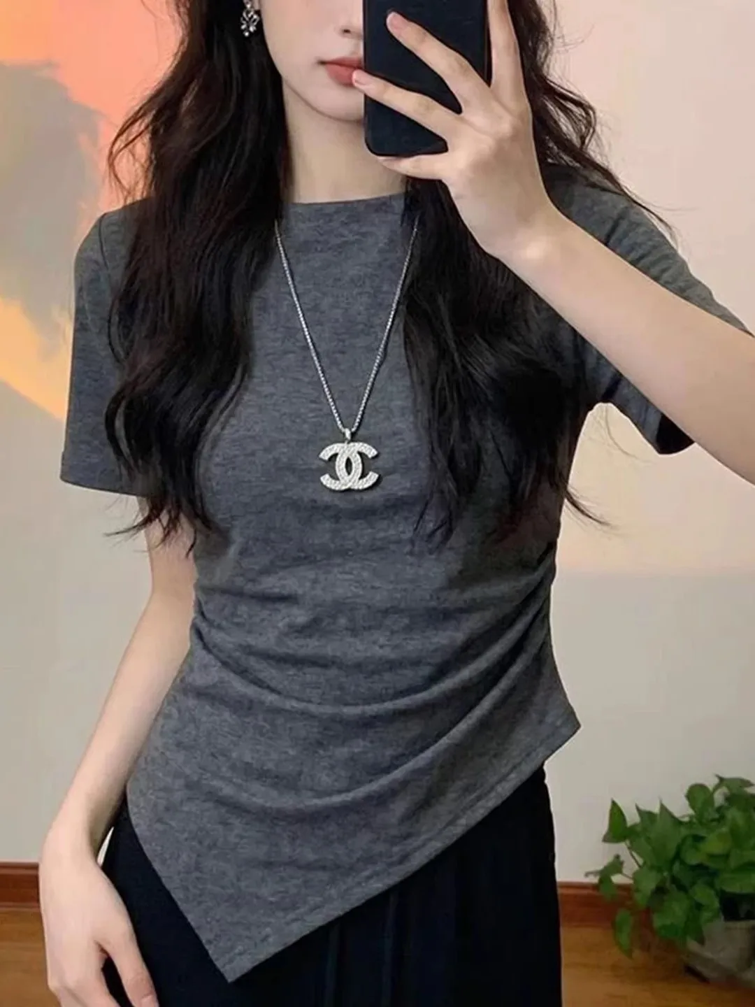 骨格ストレート tシャツは本当に「かっちり」なのか？デザイン性と透け感のバランスを解き明かす