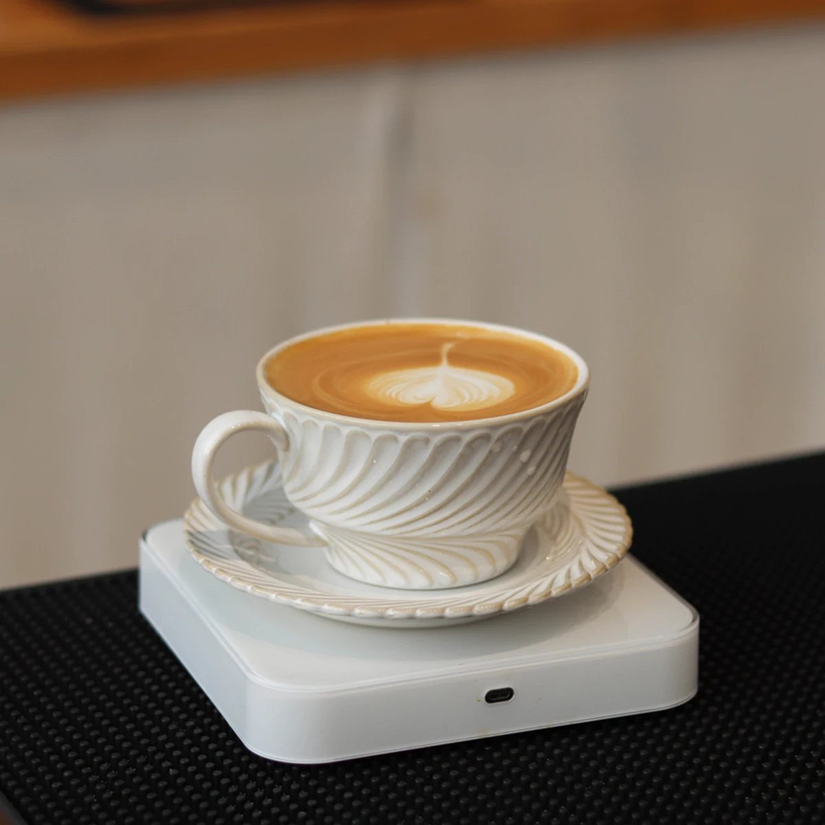 ラテミルクコーヒーカップ シンプル 陶器 精巧で優雅：機能性とデザインのバランスを実現