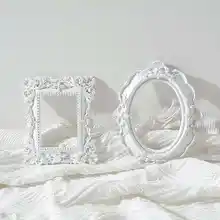 ヴィクトリアンスタイルのミニ写真フレーム【白色・レトロ・樹脂製・撮影用装飾】