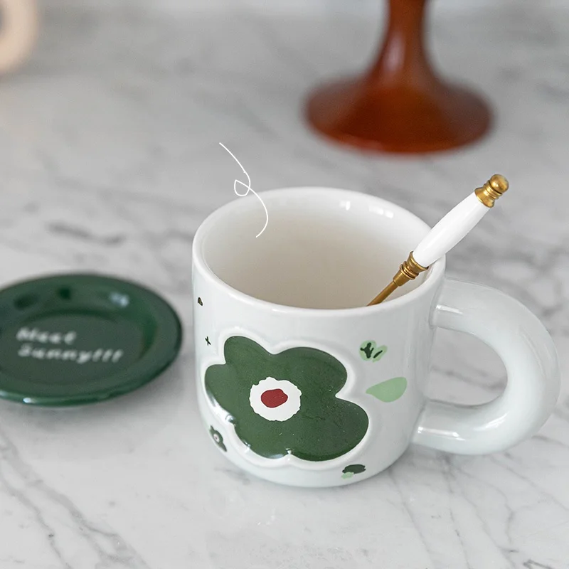 可愛らしいフラワー モチーフ 陶器マグカップ：限定デザインと学生・ギフト用途の実用性解析