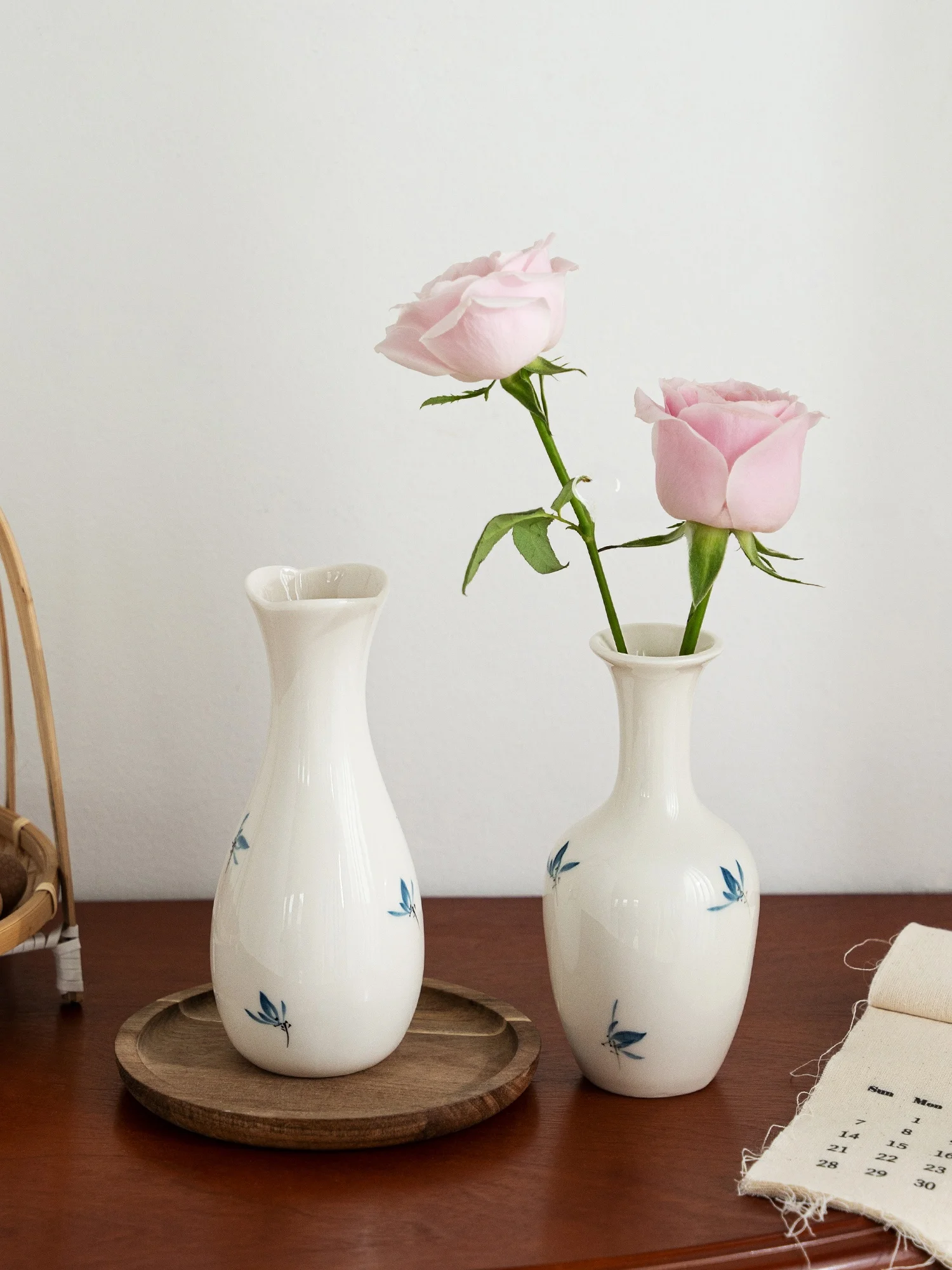 青花デザインの花瓶：生けやすい花瓶としての実用性とデザイン性