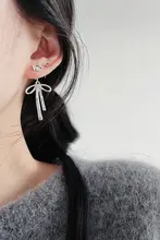 バレリーナ風 バタフライデザイン ピアス【メタル製・シンプル・高級感】