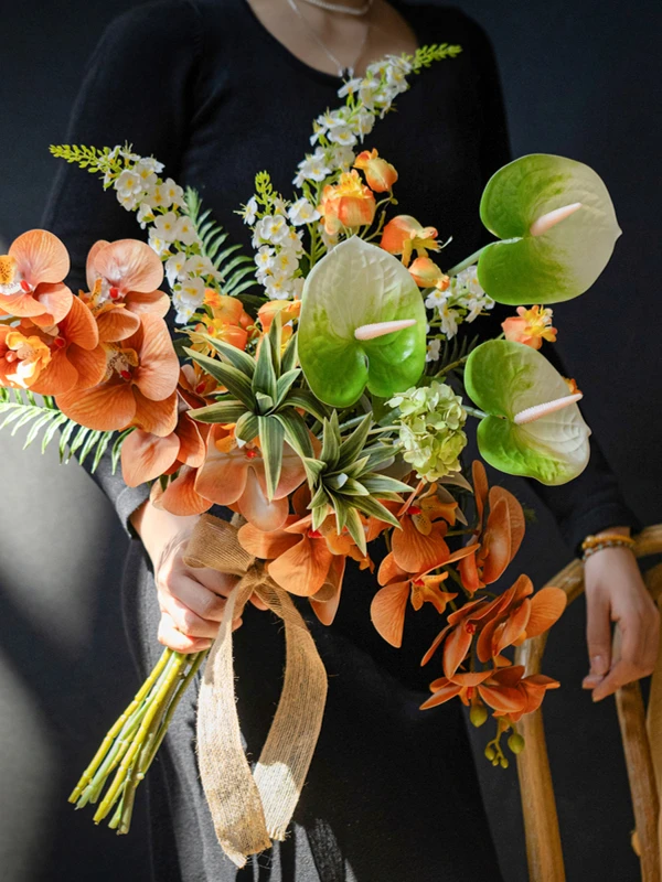 高級感のある造花の花束：リビング・ダイニング用インテリア装飾の実用性とデザイン性
