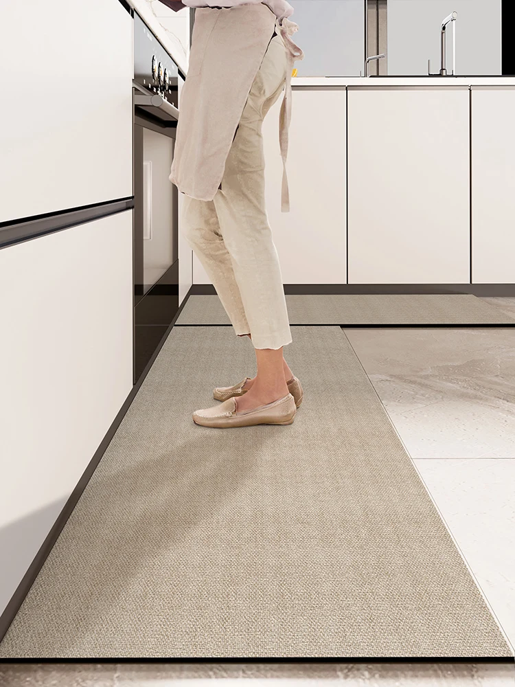 おうち時間を豊かにするおすすめアイテム｜キッチンマットとグラスの実用性と美しさのバランス