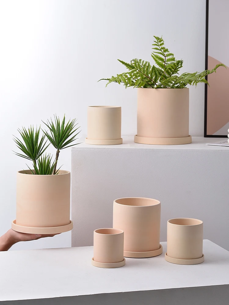 揃えるミニマリスト部屋づくりアイテム｜収納・植物・家具の選び方を徹底解説