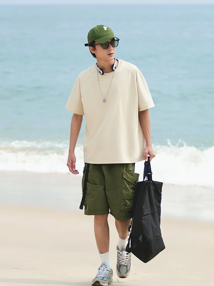 メンズ コーデの基本ルールとは？シンプルTシャツがもたらす自然なスタイル