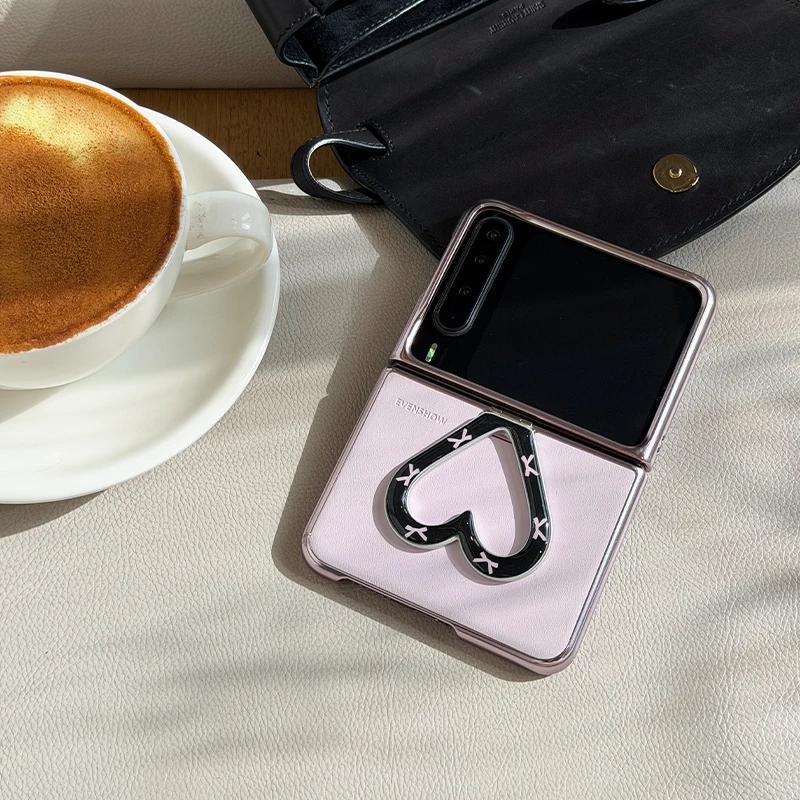 大人女性に人気の手帳型スマホケースは、どんなもの？