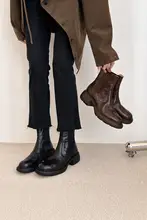 レトロデザインの太ヒールチェルシーブーツ【ラウンドトゥ・厚底・ショートブーツ・イギリス風】