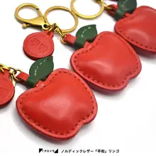 キーホルダー バッグチャーム 手帳 しおり 本革 りんごモチーフ 革紐 車内飾り 北欧風 インスタ映え