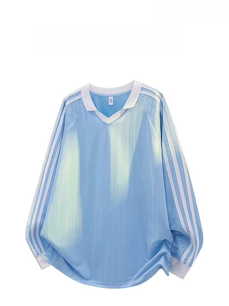 サッカー観戦の日にどんなTシャツを着るべき？青春風のカップルアイテムが解決する3つの悩み