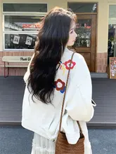 刺繍入りデニムジャケット【春秋用・女性・トレンドデザイン】