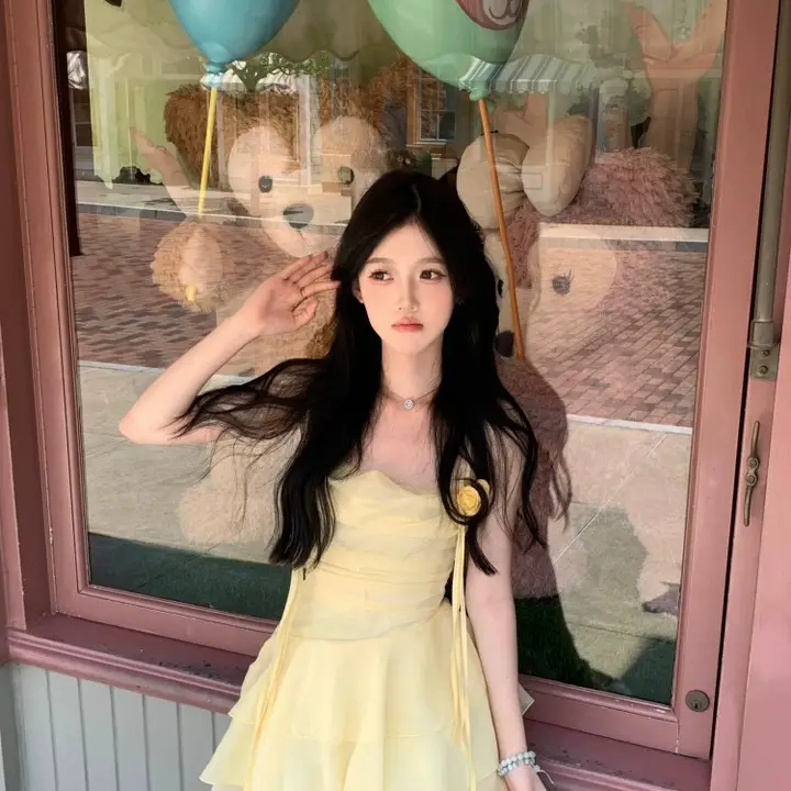 ビーチデザインの夏用フリルキャミソールワンピース【甘辛ミックス・不規則ヘム・小柄向け】