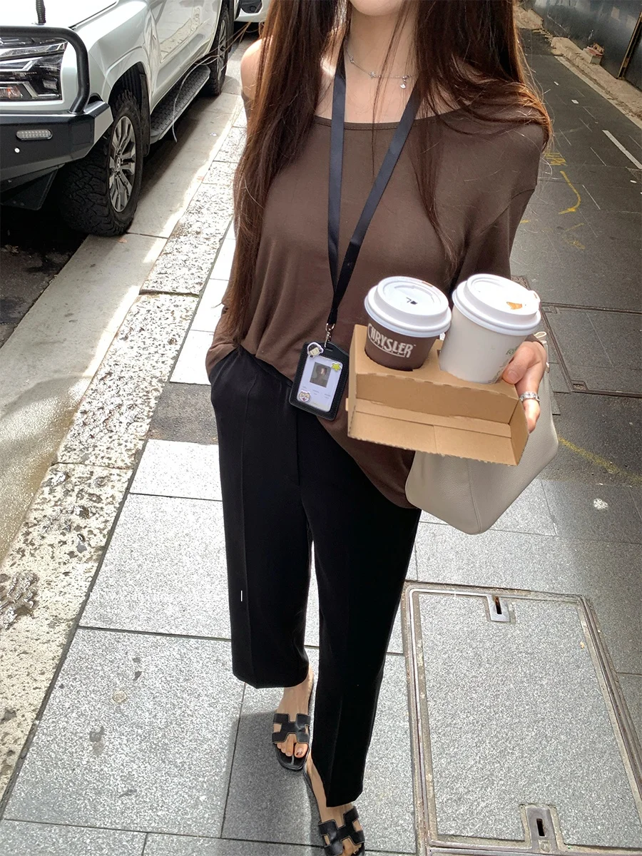 リブニットパンツ コーデ 40代 おすすめの通勤スタイルとは？