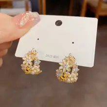 個性的なデザイン！花柄ビーズ付きピアス【S925シルバー製・蜂のモチーフ】