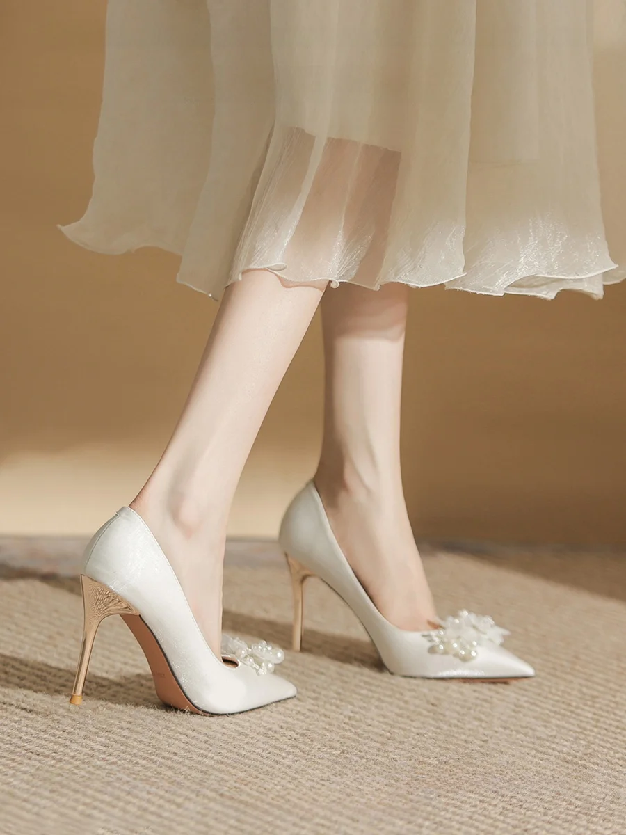結婚式にぴったりのヒールは、本当に「足に負担がかかる」の？