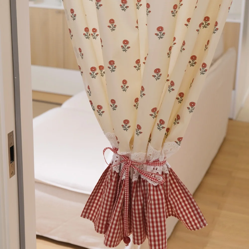 カジュアルカーテンで部屋の雰囲気を変えるには？レトロな小花柄がおすすめの理由