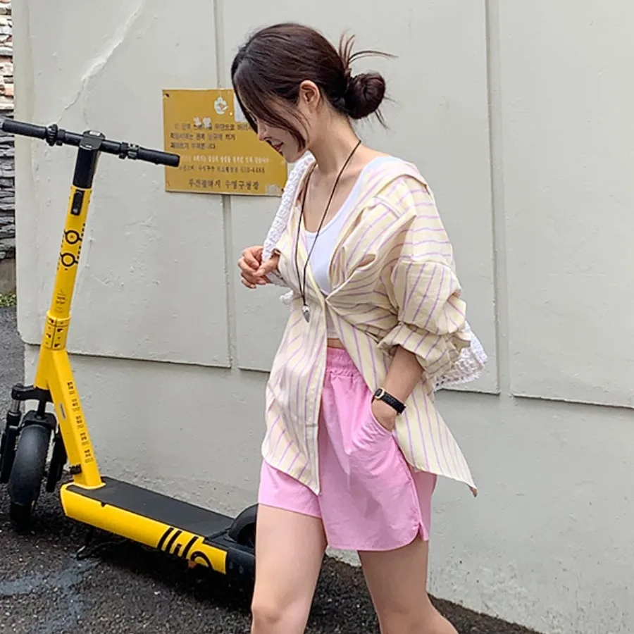 オープンカラーシャツ オーバーサイズ：開襟デザインのゆったりシャツが提供する実用性と着こなしのバランス