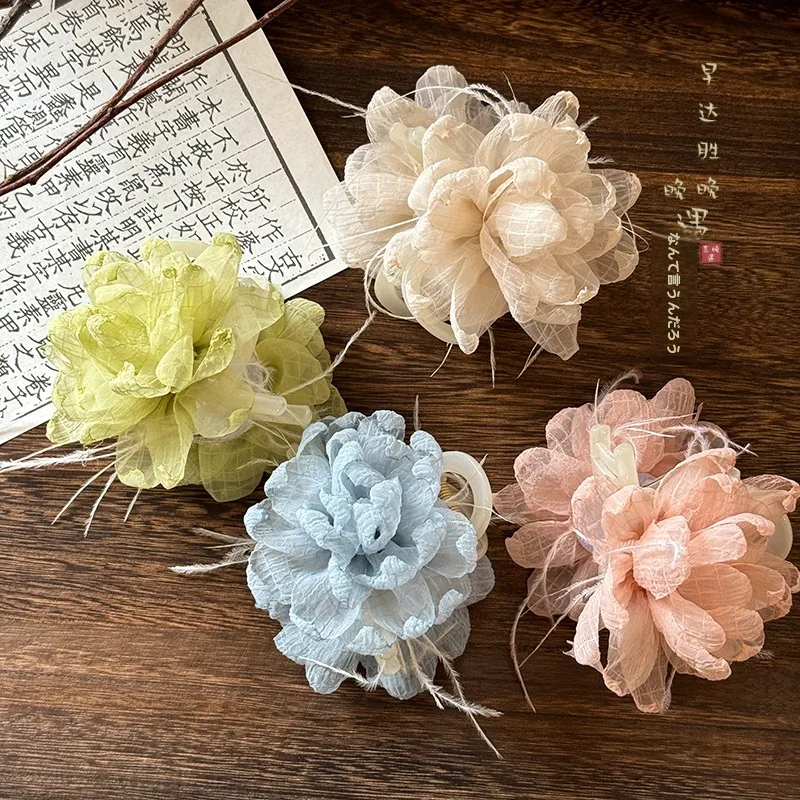 お祭りに使える手作り髪飾りは、どう選ぶ？民族風の花柄フェザークリップがおすすめの理由