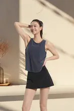 軽やかなメッシュ素材のヨガタンクトップ【透気性・フィットネスウェア】