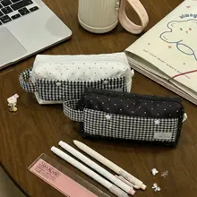 ブラックチェック柄おしゃれペンケース【大容量・学生向け・ファスナー付き】