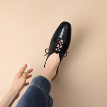 レトロなデザイン！クロスストラップラウンドトゥローファーシューズ【柔らかいフラットタイプ】
