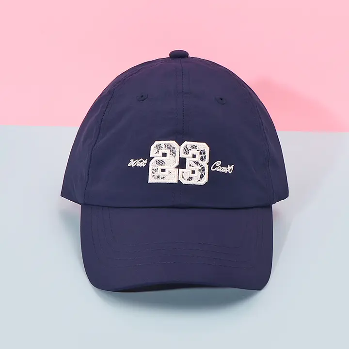 刺繍入り 軽量ベースボールキャップ【レースデザイン・広めのつば】