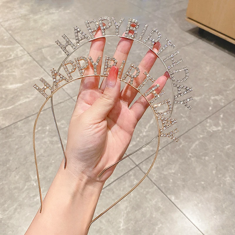 ゴールド ヘッドドレス とは？クラウンモチーフのダイヤモンドデザインカチューシャの実際の性能と使用シーン