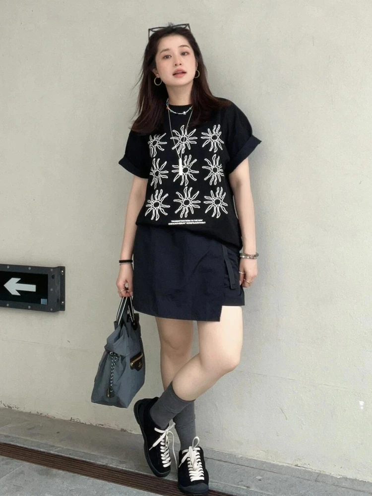 夏のストリートコーデで迷わない！短袖Tシャツと工装スカートパンツの選び方とは？