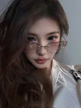 水銀色フレームのスクエア丸型サングラス【女性用・グラデーション・紫外線遮蔽】
