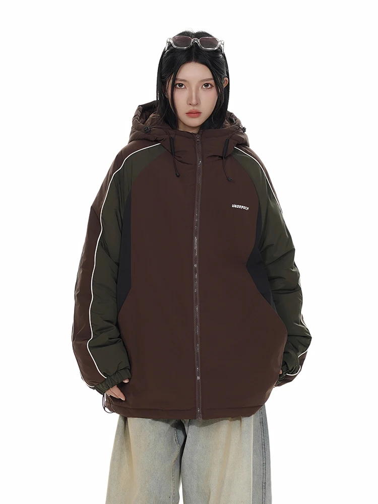 all weather parka とダウンジャケットの違いは？本当に雨の日にも着れるのか？