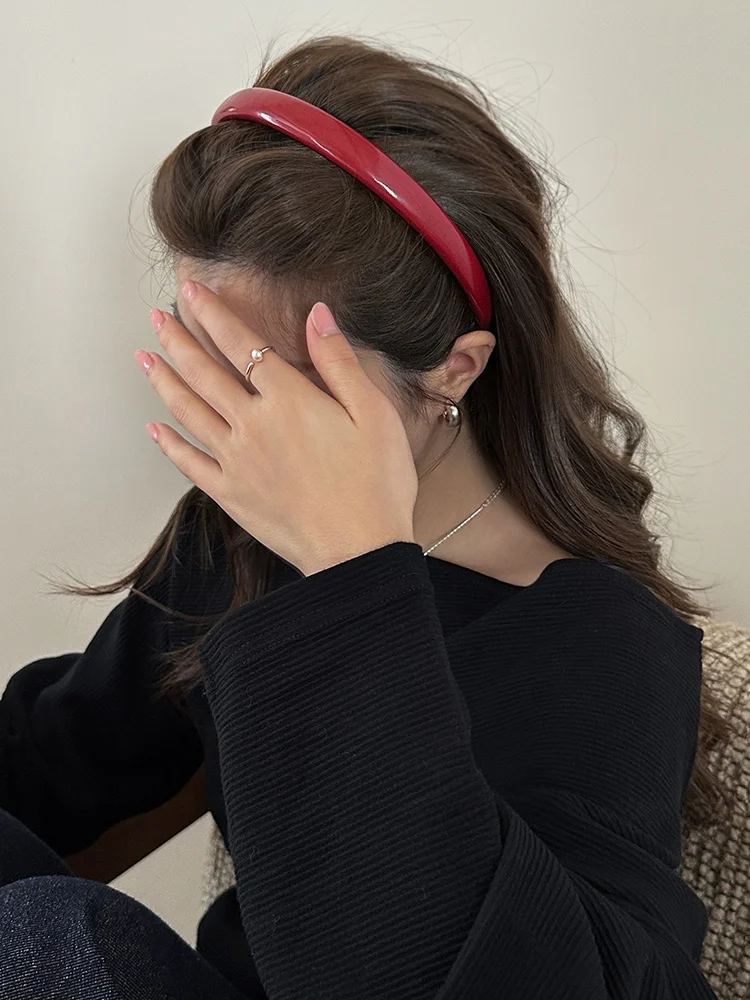 ヘアバンド 白髪隠しはどう選ぶ？赤いアンコラ風ヘアバンドが実は最強の解決策とは？