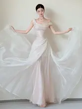 軽やかで夢幻的なウエディングドレス【フィッシュテールデザイン・フランス風・結婚式用】（セットアップ対応）