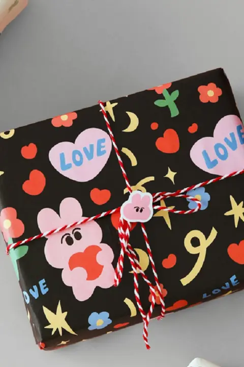 かわいい手描きキャラクターの誕生日ギフトボックス用ラッピングペーパー【DIY・お祝い用】